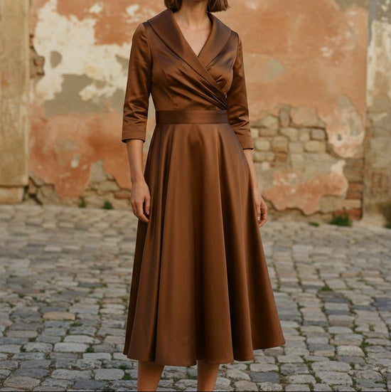 Halomi | Elegantes Wickelkleid mit breitem Kragen